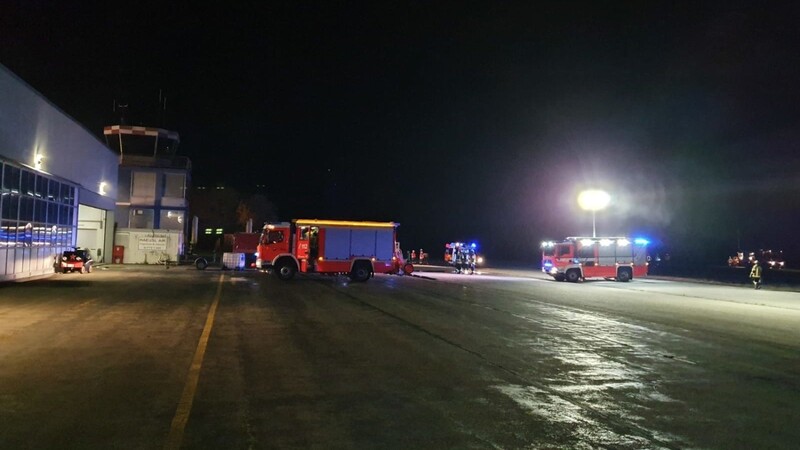 Die gemeinsame Übung der Freiwilligen Feuerwehren aus Landshut-Münchnerau, Altdorf und Gündlkofen zusammen mit dem Bayerischen Roten Kreuz, dem Malteser Hilfsdienst und der Johanniter-Unfall-Hilfe am Flugplatz Ellermühle verlief erfolgreich.