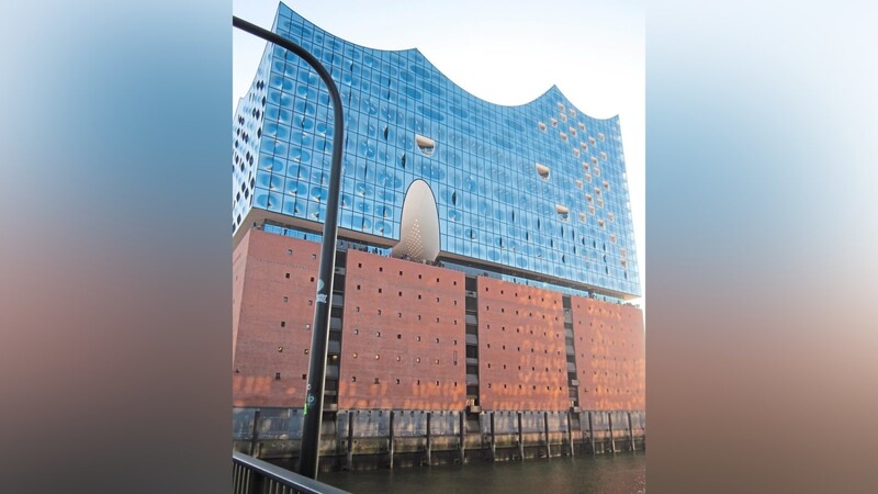 Die imposante Elbphilharmonie - ein Muss bei jedem Hamburgbesuch. Im Juni können Jugendliche aus dem Regensburger Land die Hansestadt erkunden. Die Anmeldung ist bei Gemeindejugendpflegerin Daniela Liebl möglich.