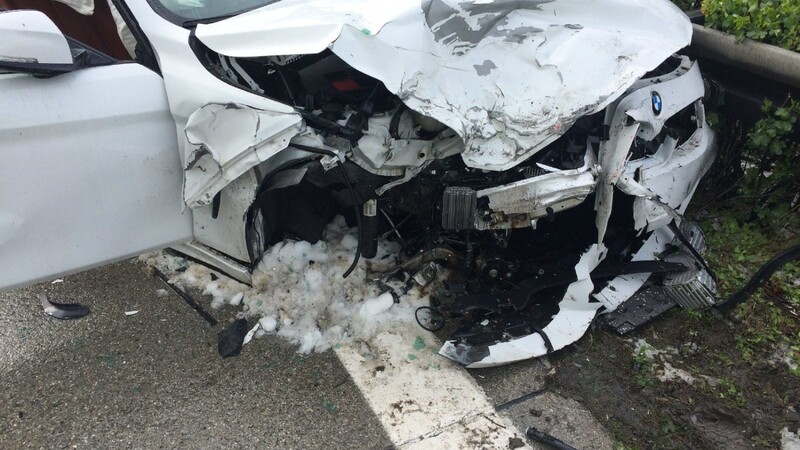 Ein kurzer, aber heftiger Schneeschauer hat am Dienstagnachmittag für mehrere Unfälle auf der A92 bei Landshut gesorgt.