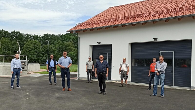 Neukirchen b.Hl.Blut steht vor der Entscheidung, Sanierung alte Kläranlage oder Neubau. In Grafenwiesen ist seit kurzem eine hoch moderne, neue Anlage in Betrieb, die sich am späteren Donnerstagvormittag eine vierköpfige Delegation aus Neukirchen genau ansah.