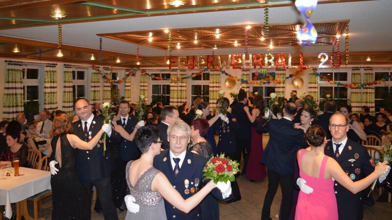 Volles Haus bei der Feuerwehr Mitterdorf und stets ein gefülltes Tanzparkett für das die Band "Stoabeißer" sorgten.