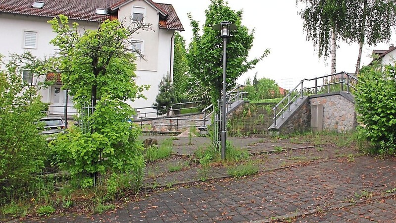 In seiner nichtöffentlichen Sitzung stellte der Stadtrat die Weichen für den 2. Bauabschnitt Sanierung Urtlbachplatz: Mit Kleinkinderspielplatz, Wasserlauf und Aussichtsthron erhält der Platz ein neues Gesicht.