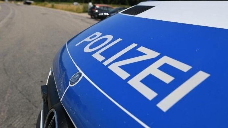 Ein Einsatzwagen der Polizei. Foto: Patrick Seeger/Archivbild