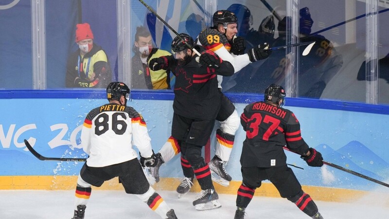 Nicht nur mit der kanadischen Härte haben die deutschen Spieler zu kämpfen.