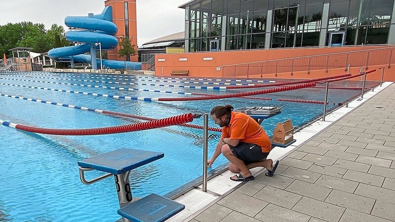 EINBAHN-SCHWIMMSTRASSE: Die Trennleinen im Ergomar sind so angebracht, dass die Besucher im Kreis schwimmen können.