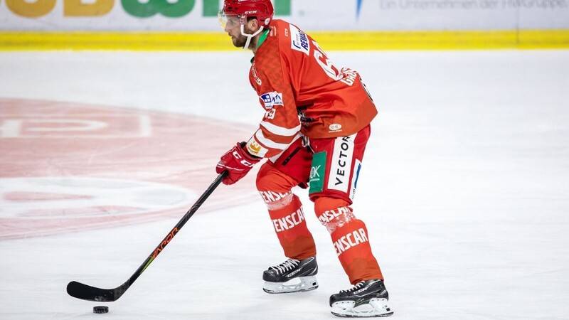 Nikola Gajovksy ist mit seinem 500.Scorerpunkt im Trikot der Eisbären Regensburg ein entscheidender Faktor für den Finaleinzug.