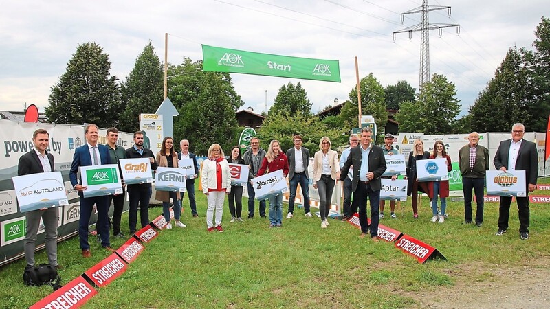 Organisatoren, Sponsoren und Ehrengäste hoffen auf viele Teilnehmer, wenn die "Heimat-Trails-Trophy" ab morgen erstmals Station in Plattling macht. Die Strecken sind sehr flach und damit auch beispielsweise für Kinder und Familien gut geeignet.