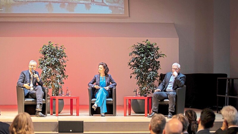 Stellten sich der Diskussion mit Straubinger Unternehmern (v.l.): Oberbürgermeister Markus Pannermayr, Daniela Bachmeier von der Wirtschaftsförderung und Berufsmäßiger Stadtrat Alois Lermer.