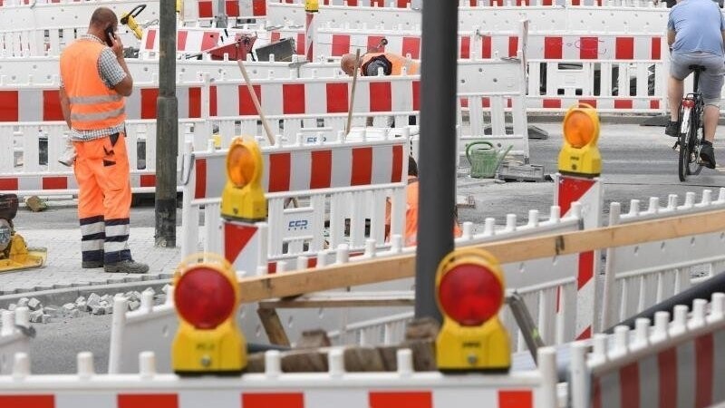 Wegen Straßenbaumaßnahmen gibt es eine Sperrung. (Symbolbild)