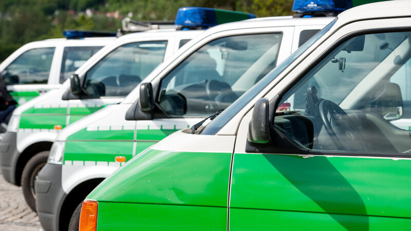 Polizeieinsatz in einer Regensburger Flüchtlingsunterkunft: Dort wurde am Dienstagmorgen ein 17-jähriger Armenier zu einer Gefahr für sich und andere. (Symbolbild)