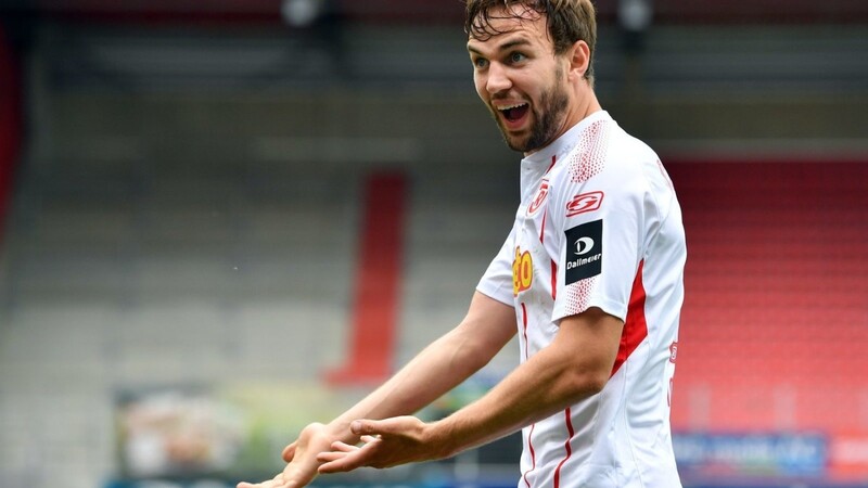 Kapitän Benedikt Gimber leitet mit seinem Kopfballtor den Sieg des SSV Jahn Regensburg beim österreichischen Erstligisten SV Ried ein.