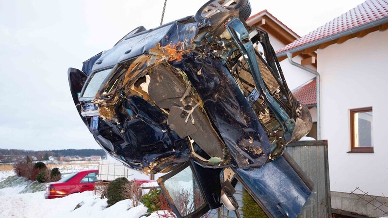 Den Einsatzkräften bot sich nach dem Unfall der Anblick eines Trümmerfeldes.