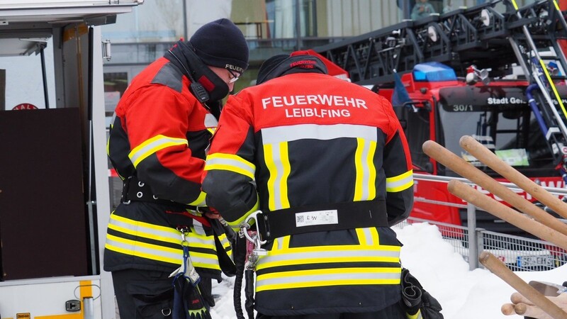 140 Einsatzkräfte aus Stadt und Landkreis waren Anfang 2019 in Bad Tölz im Einsatz gegen die Schneemassen.