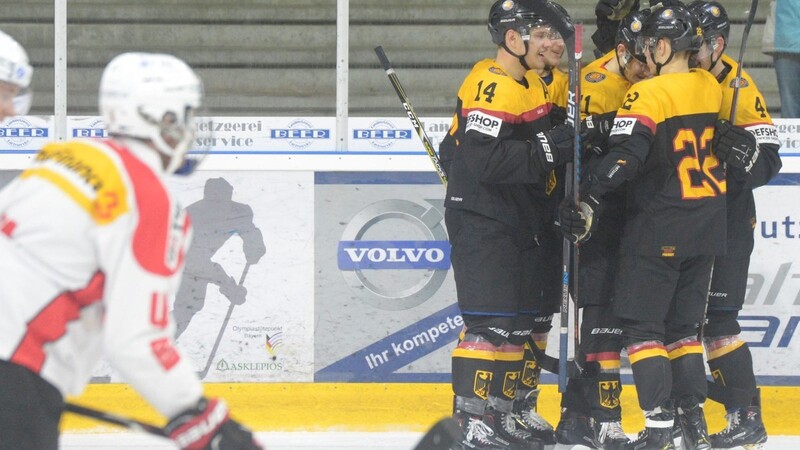 Die U20-Auswahl des DEB hat sein erstes Spiel im Vier-Nationen-Turnier in Deggendorf gegen die Schweiz klar mit 4:0 gewonnen.