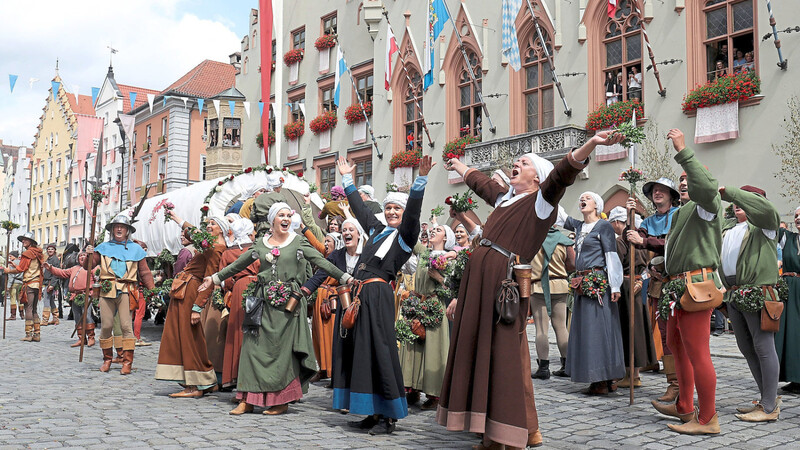 Ab dem 30. Juni heißt es in Landshut wieder "Hallooooo!" - die Landshuter Hochzeit beginnt. Auch Rettungsdienste und Krankenhäuser haben sich darauf intensiv vorbereitet .  Foto: