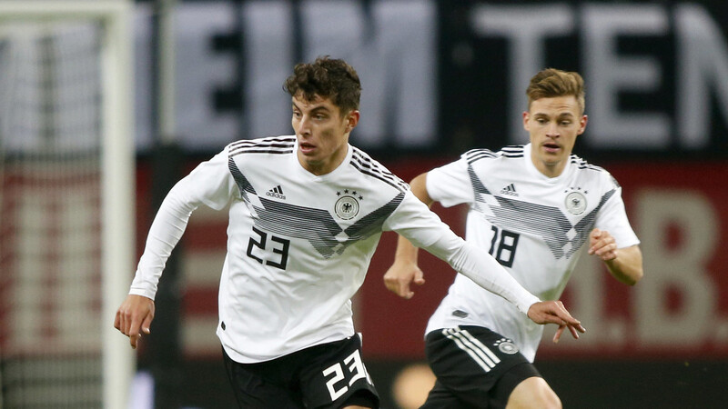 Kai Havertz (l.) feierte gegen Russland sein Startelfdebüt für die deutsche Nationalmannschaft. Joshua Kimmich (r.) ist begeistert vom Youngster.