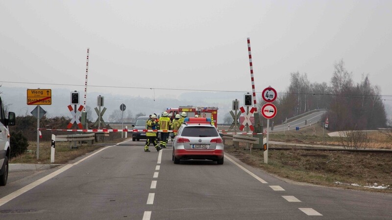 Zwischen Dingolfing und Wörth an der Isar kam es wegen einer Oberleitungsstörung zu Zugausfällen.