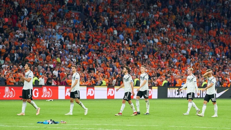 Trauer: Die deutschen Nationalspieler nach der 0:3-Niederlage gegen die Niederlande in der Nations League.