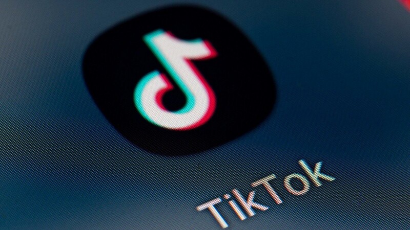 Die bunte, fröhliche Welt von TikTok kann auch eine düstere Seite haben: lebensgefährliche Challenges, die zum Mitmachen animieren.