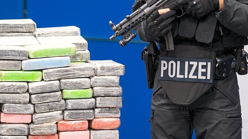 Bei einem anderen Zugriff sichergestellte Kokainpakete: Neben dieser Droge betrieb die Regensburger Bande mutmaßlich auch einen schwunghaften Handel mit Heroin und Marihuana in der Region.