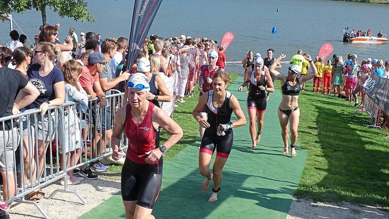 Besucher können insbesondere am Sonntag den Triathlon-Sport wieder hautnah erleben. Der TV Furth sorgt nicht nur für die Verpflegung der Sportler, auch für die der Zuschauer.