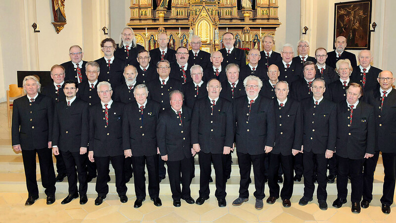 Der Ergoldinger Männerchor begeisterte in der Peterskirche.