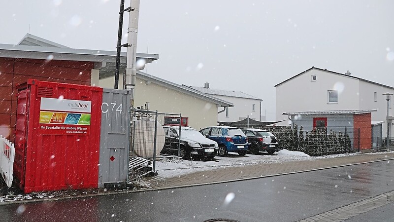 Sollte nur ein Provisorium sein: Über den Heizölbrenner bei der Kinderkrippe werden momentan die Anwohner des Neubaugebietes versorgt.