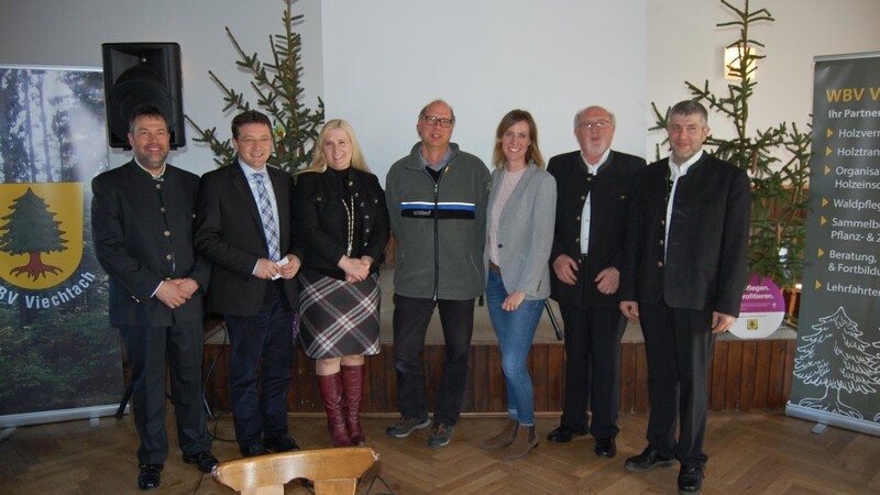 WBV-Geschäftsführer Christian Hofherr, MdL. Max Gibis, Bürgermeisterin Josefa Schmid, Forstdirektor Dr. Stefan Schaffner, Diplom-Kommunikationswirtin Eva Maria Veit, dritter Landrat Erich Muhr und WBV-Vorsitzender Andreas Vogl.