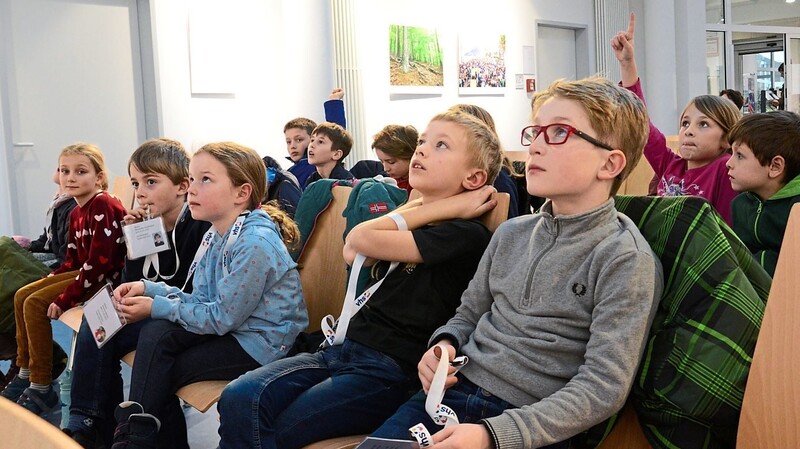 Die jungen Studenten der Kinder-Uni waren konzentriert und interessiert bei der Sache und brachten zum Teil einiges an Vorwissen in Bezug auf Energiesparen und Nachhaltigkeit mit.