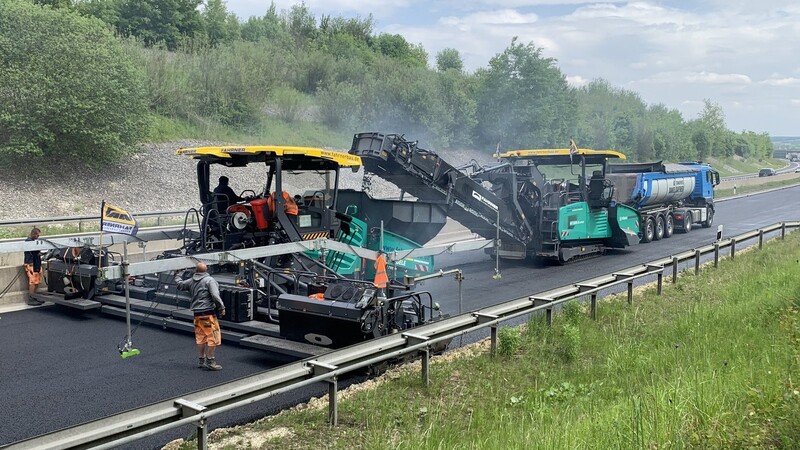 Bis zuletzt wurde gearbeitet, doch seit Samstagabend ist die B 15 neu nördlich der Anschlussstelle Schierling Nord wieder ohne Einschränkungen befahrbar.