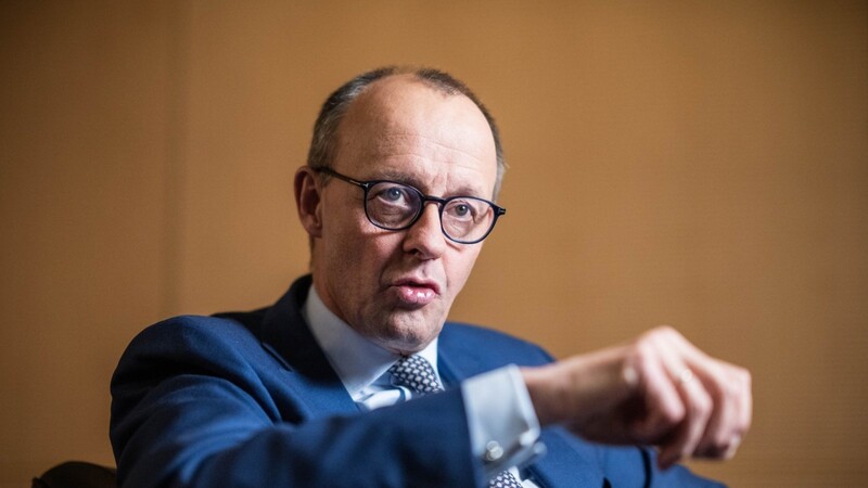 Unionsfraktionschef Friedrich Merz hat der Ampel-Koalition angesichts ihrer Streitereien und der langwierigen Verhandlungen im Koalitionsausschuss Handlungsunfähigkeit attestiert.