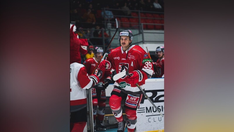 Neuer Stürmer für die Eisbären Regensburg: Abbott Girduckis wechselt aus der Slowakei zum EVR.