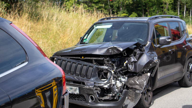 Nach dem Unfall auf der A3 bei Iggensbach kam es zu Verkehrsbehinderungen.