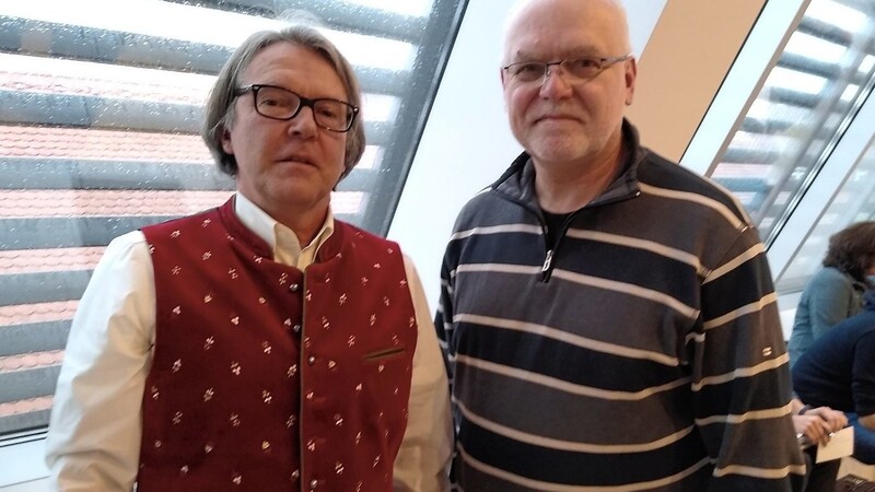 Viel Kritik musste Hallenbad-Architekt Rainer Eckert (l.) vom Stadtrat einstecken. Gutachter Uwe Merz hatte nichts Gutes im Estrich gefunden.