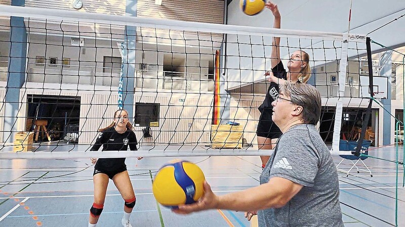 Karl Kaden bei der Trainingsarbeit mit dem Nachwuchs. "Es wäre schade gewesen, hätten wir aufgehört", sagt der 50-Jährige.