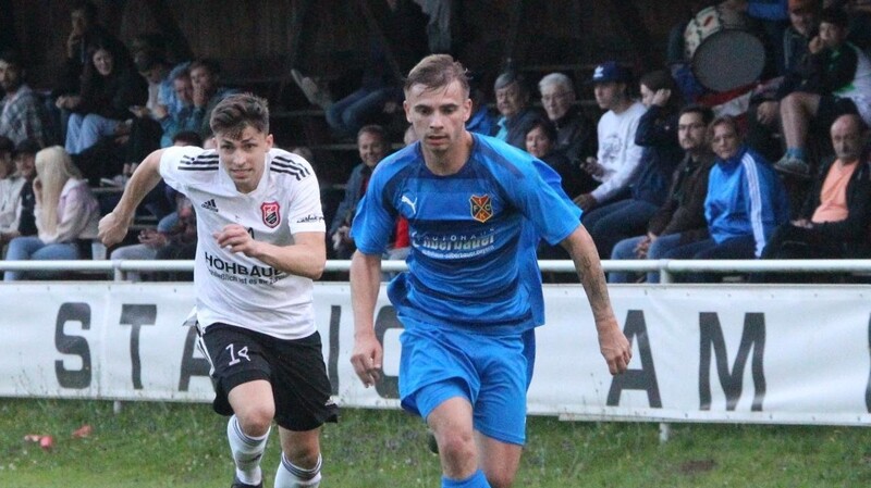 Den dritten Sieg im dritten Spiel haben die Badstädter (rechts) in Burglengenfeld im Visier.