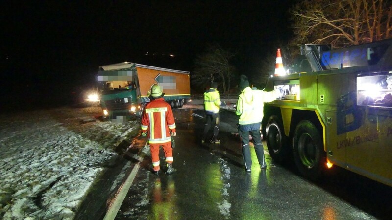 Heftige Schneefälle sorgten für zum Teil unpassierbare Straßen.