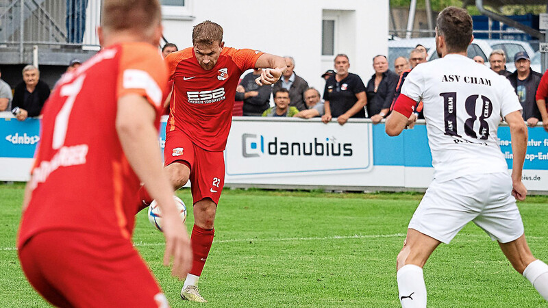 Tobias Lermer (2.v.l.) erzielte wenigstens das 1:1.