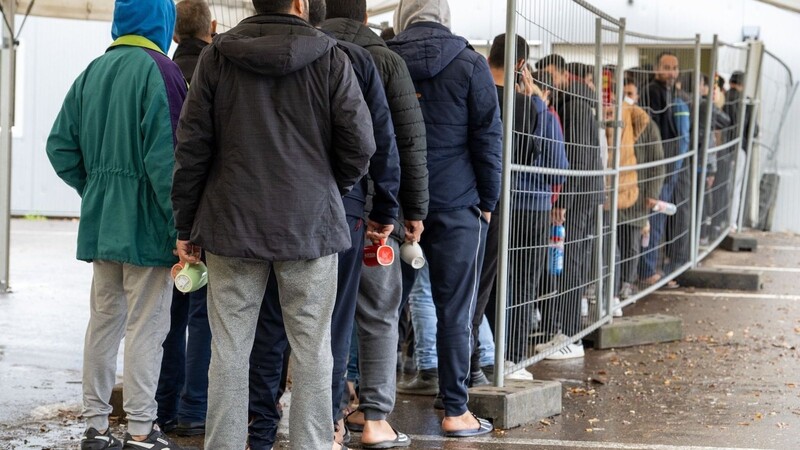 Die Flüchtlingsunterkünfte in Bayern sind überlastet. (Symbolbild)