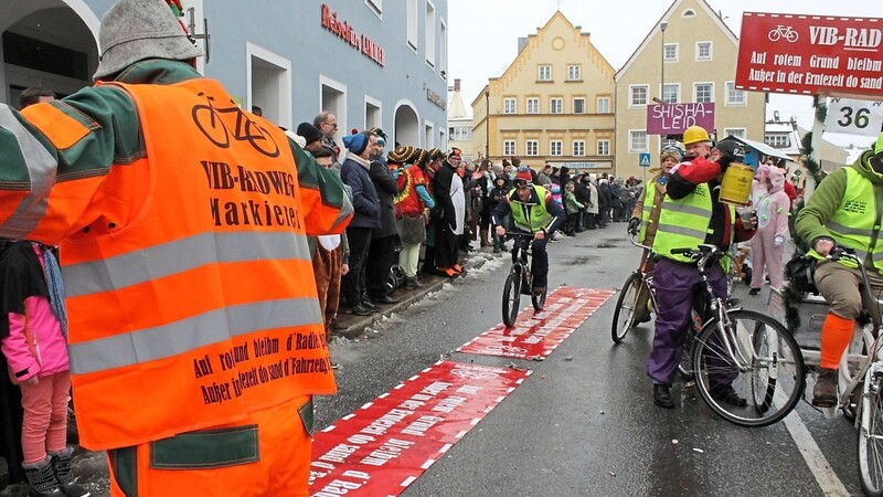 Beim Umzug am Unsinnigen Donnerstag in Bimpfling werden wieder viele lustige Ideen erwartet.