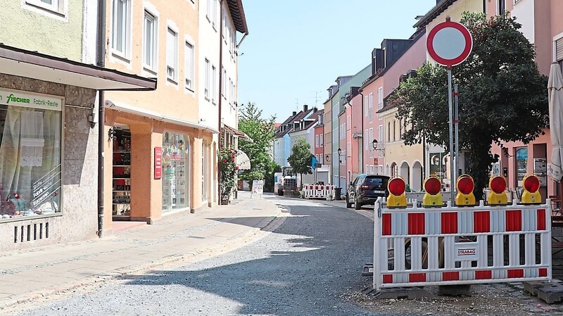 Trotz Vollsperrung war für Anlieger und einige andere die Fahrt den Weingraben hinunter möglich.