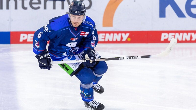 Parker Tuomie hat bei den Straubing Tigers verlängert.