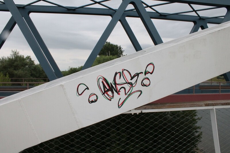 Die Polizei hat einen Graffiti-Sprayer erwischt, der hinter den Buchstaben "OWSG" steckt. 