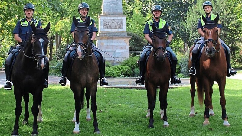 Unter anderem im Fürst-Anselm-Park zeigte die Polizeireiterstaffel Präsenz.