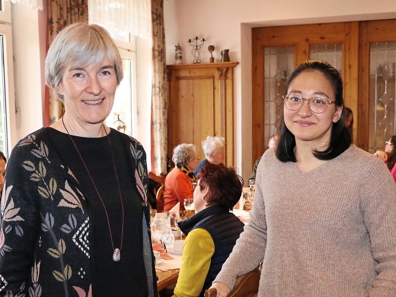 Die neue Geschäftsstellenleiterin der Gesundheitsregion-plus, Pairin Schneider (r.), mit Christine Lutz von der VG Mauern. 