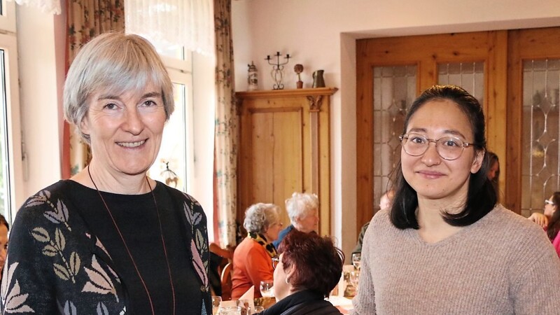 Die neue Geschäftsstellenleiterin der Gesundheitsregion-plus, Pairin Schneider (r.), mit Christine Lutz von der VG Mauern.