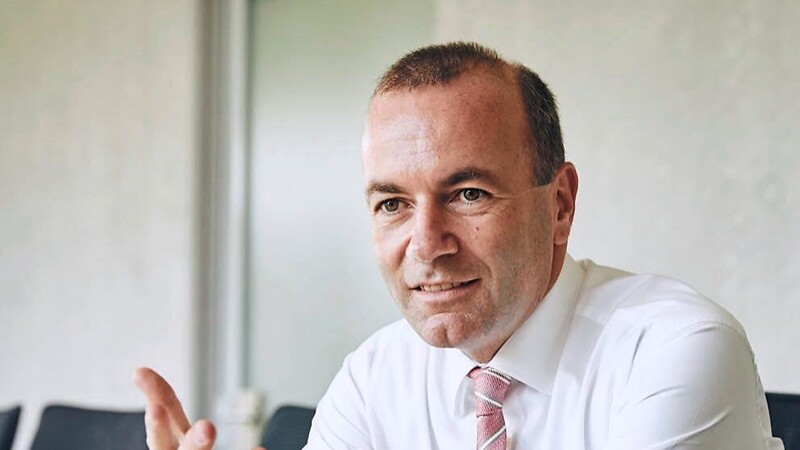 Manfred Weber, niederbayerischer CSU-Europaabgeordneter und EVP-Spitzenkandidat für die Europawahl, kommt zum Auftakt des Wahlkampfes.