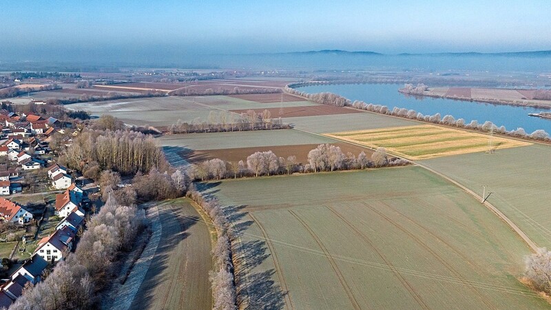 Der an der Donau geplante Flutpolder Eltheim (Landkreis Regensburg) wurde - neben anderen - im schwarz-orangen Koalitionsvertrag gestrichen. Jetzt soll die Entscheidung bis Herbst noch einmal überprüft werden.