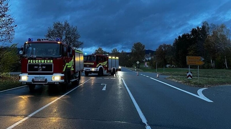 Die Straße musste für zwei Stunden komplett gesperrt werden.