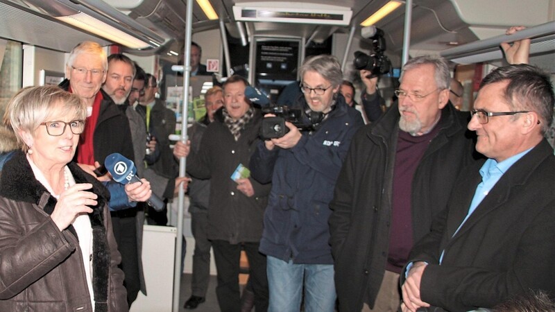 Lokalpolitiker setzen sich seit Jahren parteiübergreifend für die Bahn ein, nun müssen sie einen herben Rückschlag einstecken.